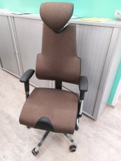 Zdravotní židle THERAPIA BODY+ XL (165 - 185 cm) –⁠ na míru, hnědá (vzorek z prodejny)