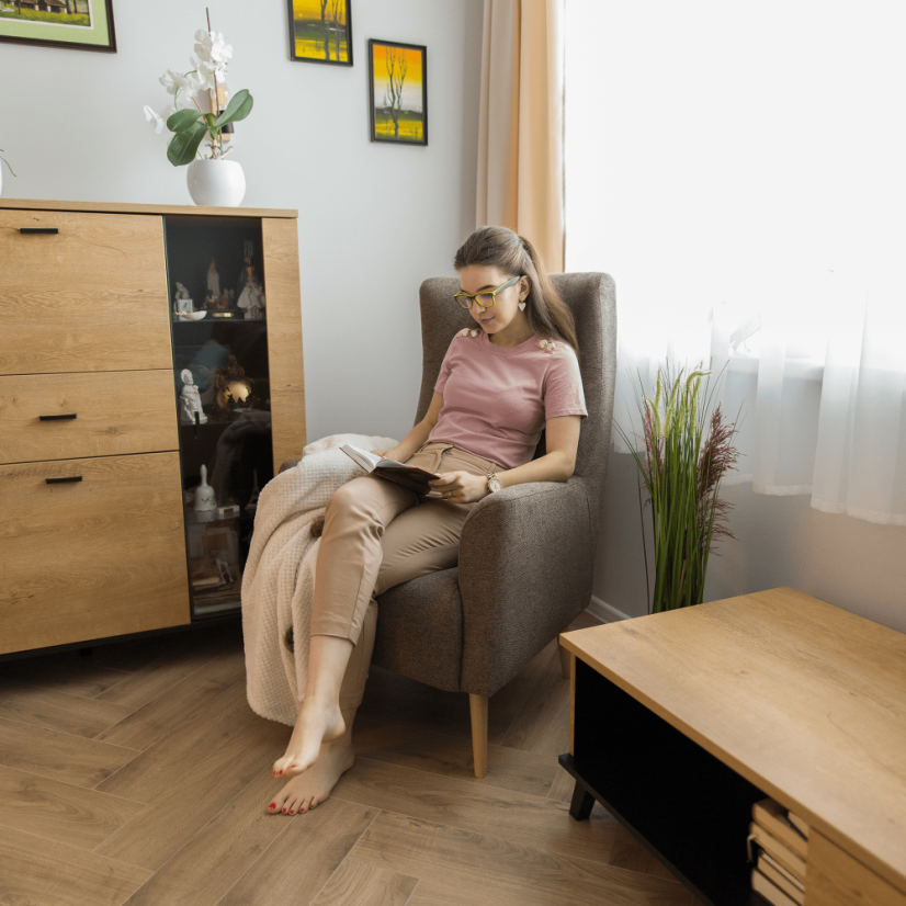 Křeslo ušák SAMY — masiv, látka, více barev