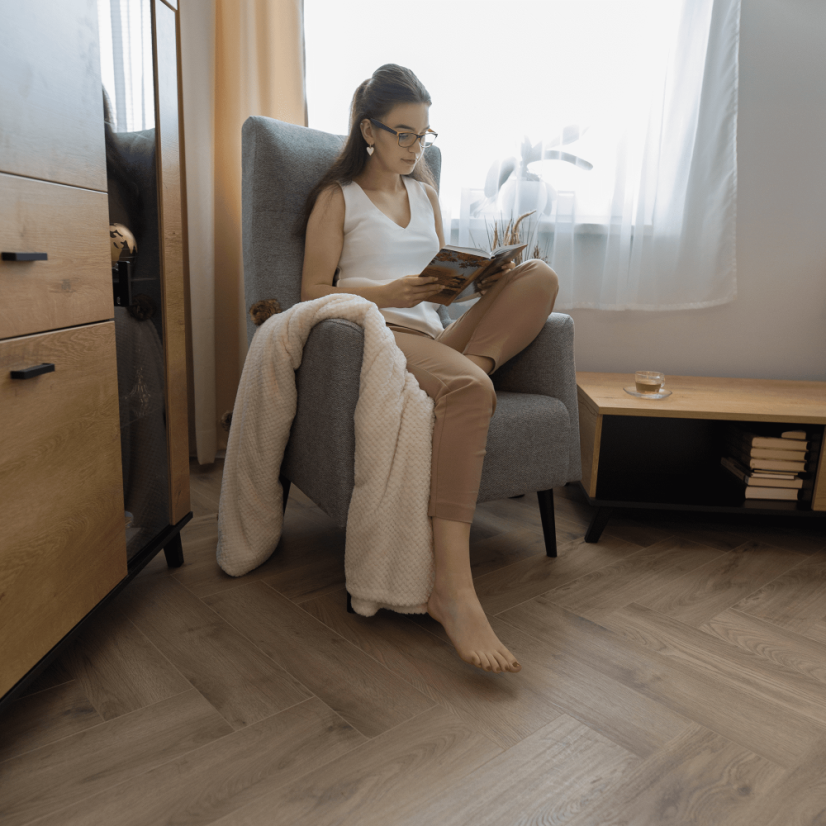 Křeslo ušák SAMY — masiv, látka, více barev