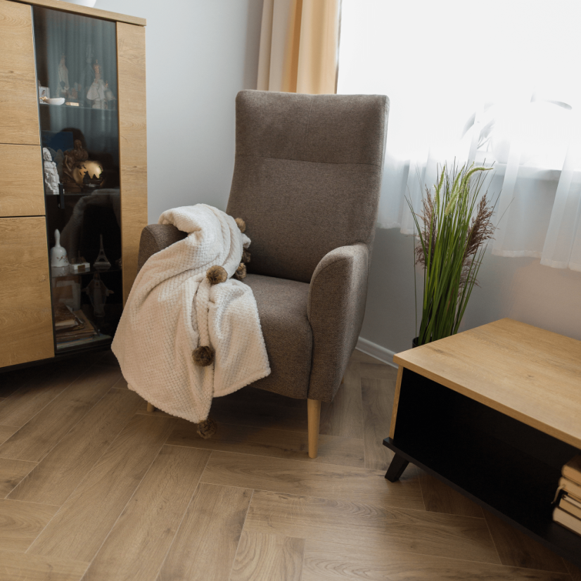 Křeslo ušák SAMY — masiv, látka, více barev