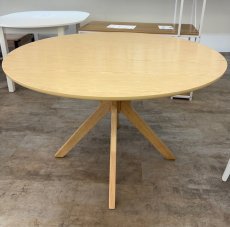 Jídelní kulatý stůl NICOLAS – 120x77, přírodní dub (vzorek z prodejny)