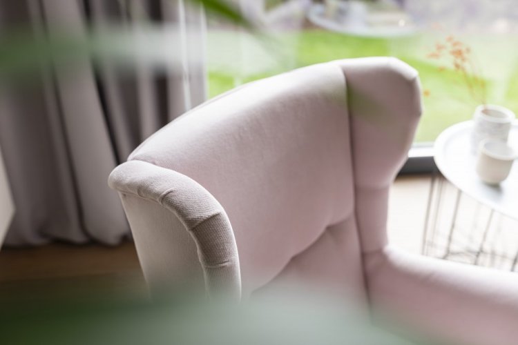Relaxační křeslo ušák ÖREBRO + taburet – masiv, látka, růžová
