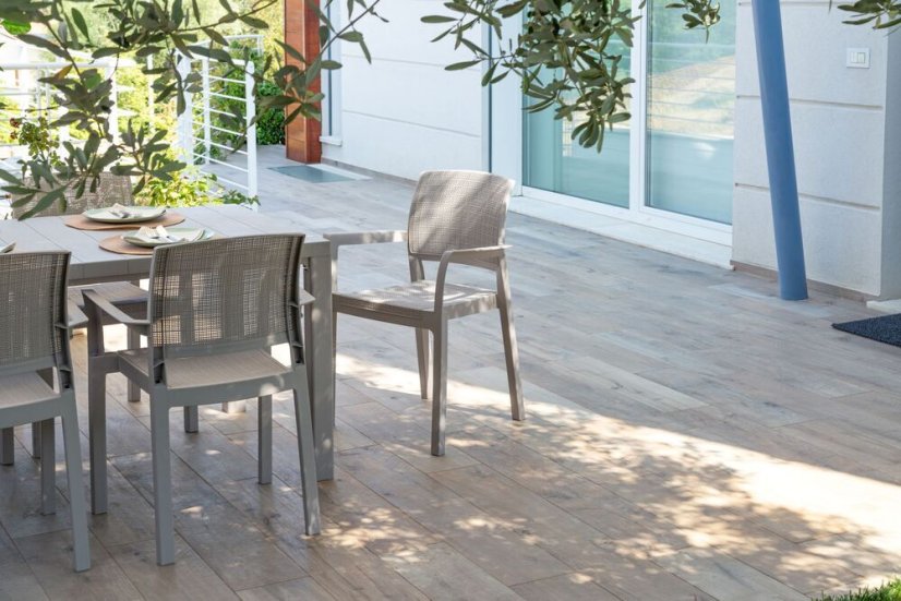 ALBA plastové křeslo - šedá