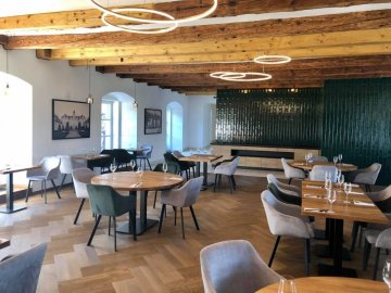 Jídelní křesla pro restauraci ​​​​​​​Zlatá Terasa