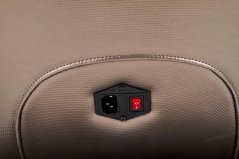 Masážní křeslo na kolečkách DOPIO — s USB zásuvkou a držákem nápojů, ekokůže, béžová Halmar