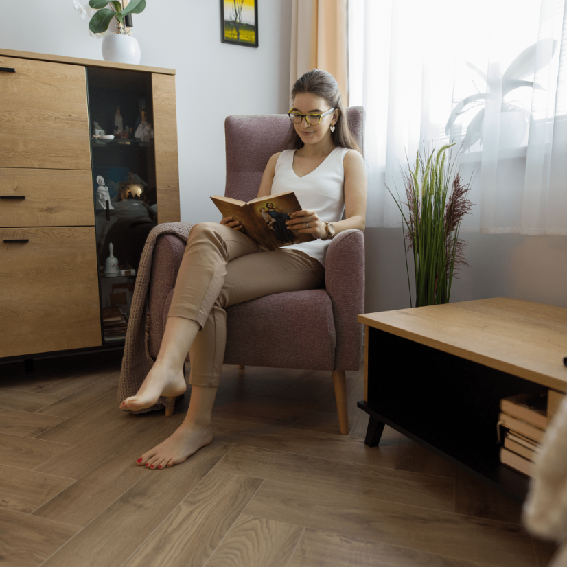 Křeslo ušák SAMY — masiv, látka, více barev