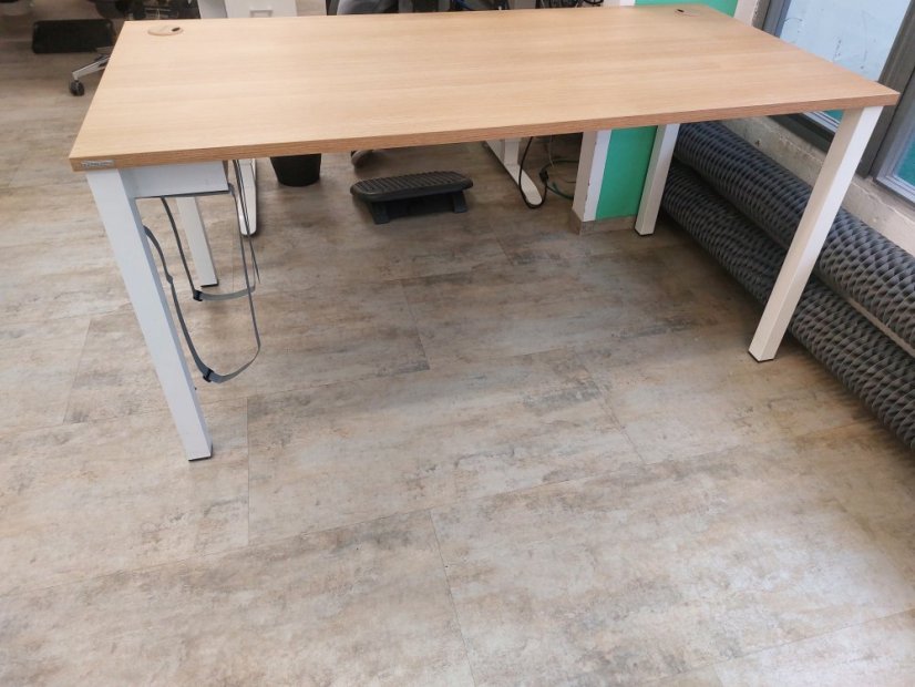Pracovní stůl US 1600 160x80 cm – dub/bílé nohy (vzorek z prodejny)