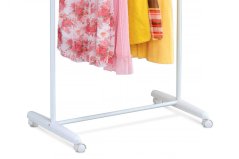 Stojan na šaty, jednoramenný, biela farba, kov / plast, chróm